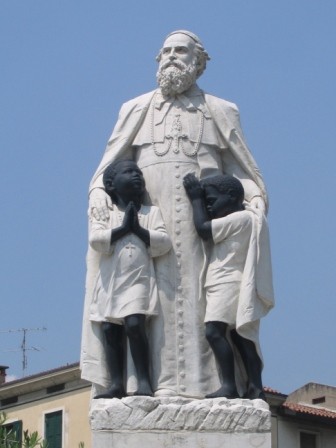 Statua_Daniele_Comboni_particolare,_Verona